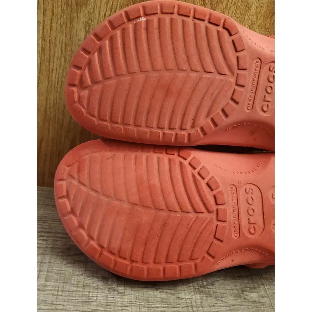 Crocs Classic Slip On Clogs‎ Youth Size J5 Red